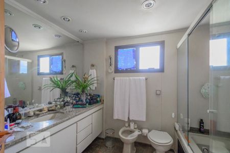 Apartamento à venda com 310m², 4 quartos e 4 vagasBanheiro da Suíte 1