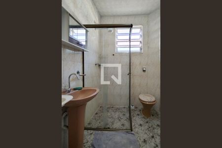 Banheiro de kitnet/studio para alugar com 1 quarto, 36m² em Boqueirão, Praia Grande