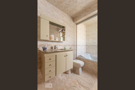 Casa à venda com 550m², 4 quartos e 6 vagasBanheiro Suíte 1