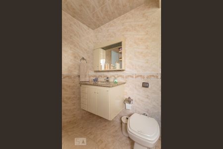 Casa à venda com 550m², 4 quartos e 6 vagasBanheiro Suíte 1