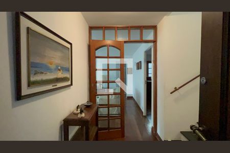 Hall de casa à venda com 6 quartos, 300m² em Vila Madalena, São Paulo