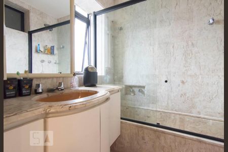 Apartamento à venda com 284m², 3 quartos e 4 vagasBanheiro 