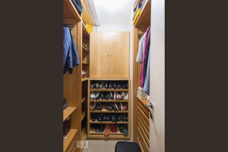 Apartamento à venda com 284m², 3 quartos e 4 vagasCloset da suíte 1