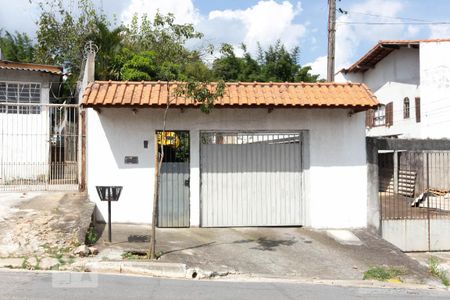 Casa à venda com 325m², 3 quartos e 8 vagas Casa à venda com 325m², 3 quartos e 8 vagasFachada