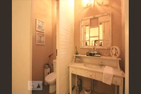 Banheiro de casa à venda com 3 quartos, 260m² em Vila Madalena, São Paulo