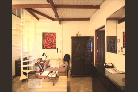 Sala de casa à venda com 3 quartos, 260m² em Vila Madalena, São Paulo