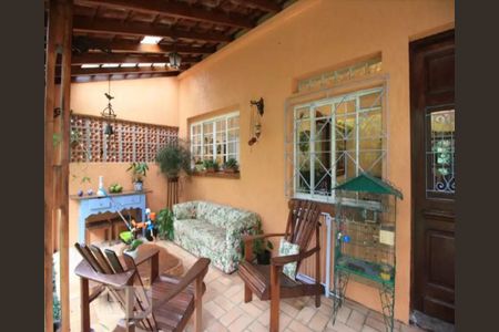 Casa à venda com 260m², 3 quartos e 2 vagasÁrea Externa