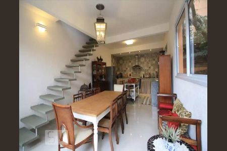 Sala de casa à venda com 3 quartos, 260m² em Vila Madalena, São Paulo