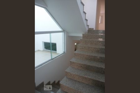 Casa à venda com 260m², 3 quartos e 4 vagasEscada