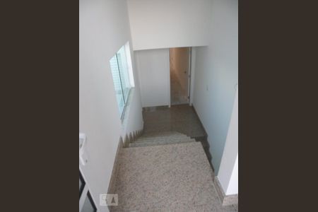 Casa à venda com 260m², 3 quartos e 4 vagasEscada