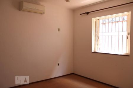 Casa à venda com 280m², 3 quartos e 5 vagasQuarto 2- Suíte