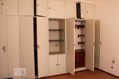 Casa à venda com 280m², 3 quartos e 5 vagasQuarto 2- Suíte