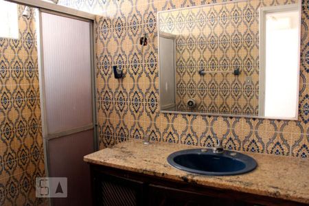 Casa à venda com 280m², 3 quartos e 5 vagasBanheiro- Suíte