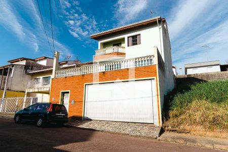 Casa à venda com 372m², 3 quartos e 4 vagasFachada e portaria