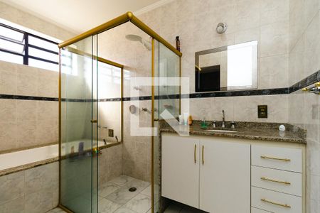 Casa à venda com 372m², 3 quartos e 4 vagasBanheiro da Suíte