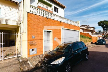 Casa à venda com 372m², 3 quartos e 4 vagasFachada e portaria