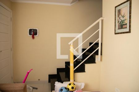 Sala de casa de condomínio à venda com 2 quartos, 84m² em Vila Nivi, São Paulo