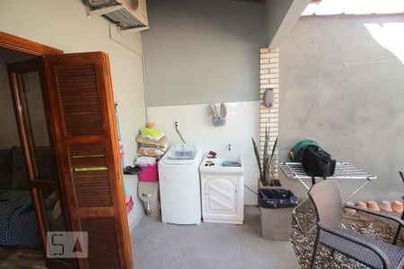 Casa à venda com 100m², 2 quartos e 4 vagas Casa à venda com 100m², 2 quartos e 4 vagasÁrea de Serviço