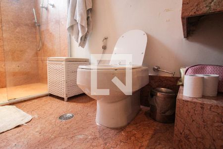 Apartamento à venda com 279m², 3 quartos e 4 vagasBanheiro da Suíte 2