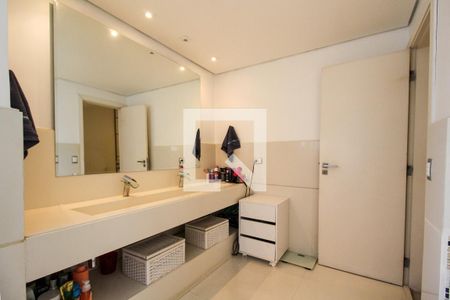 Apartamento à venda com 279m², 3 quartos e 4 vagasBanheiro da Suíte 1 