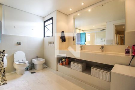 Apartamento à venda com 279m², 3 quartos e 4 vagasBanheiro da Suíte 1 