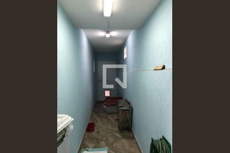 Casa à venda com 180m², 3 quartos e sem vaga Casa à venda com 180m², 3 quartos e sem vagaCorredor