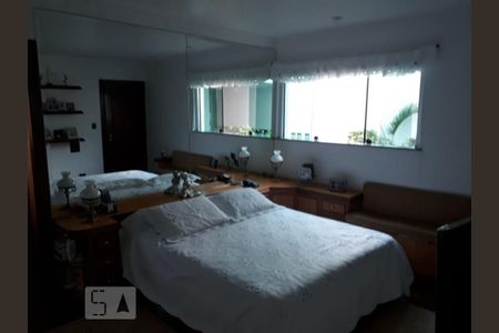 Casa à venda com 800m², 7 quartos e 6 vagasQuarto