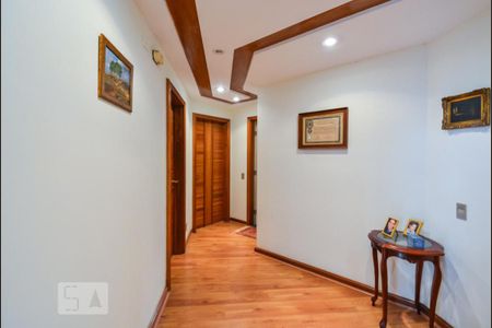 Apartamento à venda com 260m², 4 quartos e 4 vagas Apartamento à venda com 260m², 4 quartos e 4 vagasCorredor