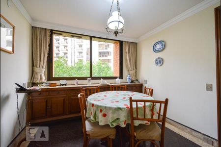 Apartamento à venda com 260m², 4 quartos e 4 vagas Apartamento à venda com 260m², 4 quartos e 4 vagasSala de Jantar