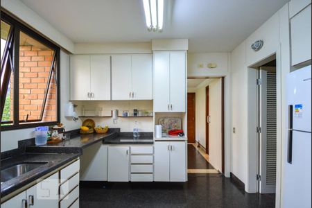 Apartamento à venda com 260m², 4 quartos e 4 vagas Apartamento à venda com 260m², 4 quartos e 4 vagasCozinha