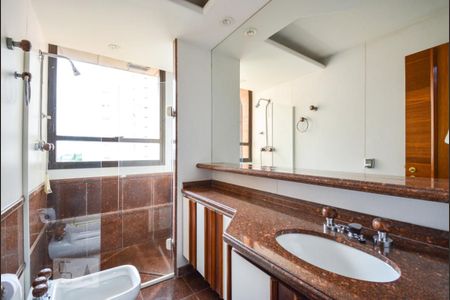 Apartamento à venda com 260m², 4 quartos e 4 vagas Apartamento à venda com 260m², 4 quartos e 4 vagasBanheiro