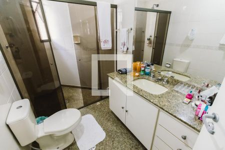 Apartamento à venda com 250m², 3 quartos e 4 vagas Apartamento à venda com 250m², 3 quartos e 4 vagasBanheiro da Suíte 2