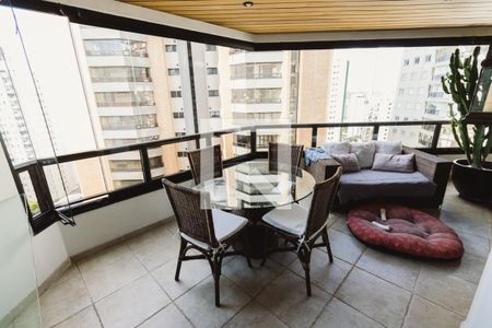 Apartamento à venda com 250m², 3 quartos e 4 vagas Apartamento à venda com 250m², 3 quartos e 4 vagasVaranda