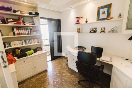 Apartamento à venda com 250m², 3 quartos e 4 vagas Apartamento à venda com 250m², 3 quartos e 4 vagasEscritório