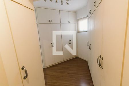Apartamento à venda com 250m², 3 quartos e 4 vagas Apartamento à venda com 250m², 3 quartos e 4 vagasCloset da Suíte 1