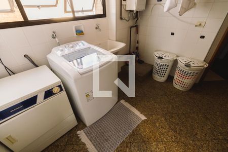 Apartamento à venda com 250m², 3 quartos e 4 vagas Apartamento à venda com 250m², 3 quartos e 4 vagasLavanderia