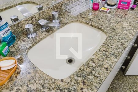 Apartamento à venda com 250m², 3 quartos e 4 vagas Apartamento à venda com 250m², 3 quartos e 4 vagasBanheiro da Suíte 2 Pia