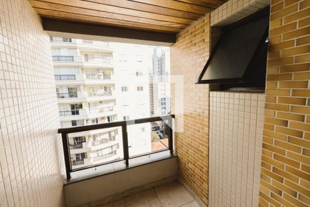 Apartamento à venda com 250m², 3 quartos e 4 vagas Apartamento à venda com 250m², 3 quartos e 4 vagasVaranda da Suíte 3