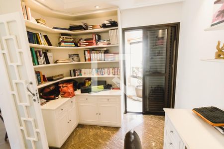 Apartamento à venda com 250m², 3 quartos e 4 vagas Apartamento à venda com 250m², 3 quartos e 4 vagasEscritório