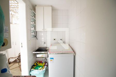 Casa à venda com 100m², 3 quartos e sem vagaarea de serviço