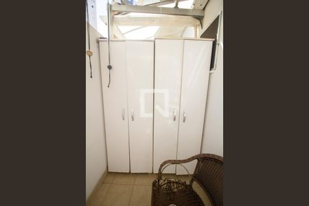 Casa à venda com 100m², 3 quartos e sem vagaarea de serviço