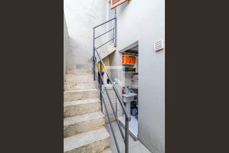 Casa à venda com 170m², 2 quartos e 1 vagaEscada