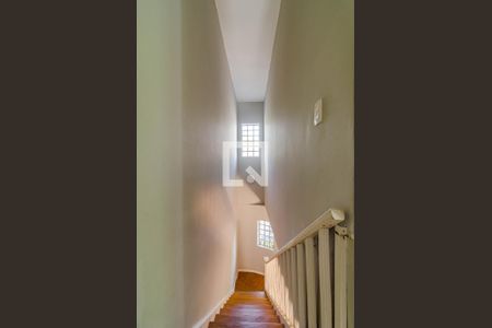 Casa à venda com 170m², 2 quartos e 1 vagaEscada