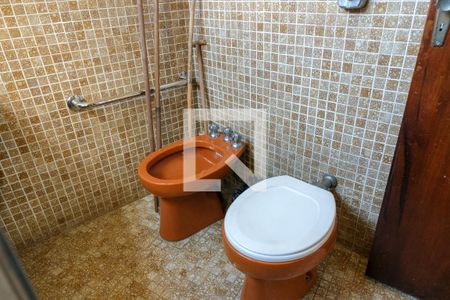 Casa para alugar com 450m², 5 quartos e 7 vagasBanheiro da Suíte 1