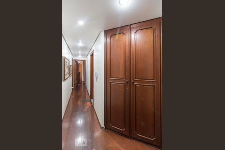 Apartamento à venda com 187m², 4 quartos e 3 vagasCorredor