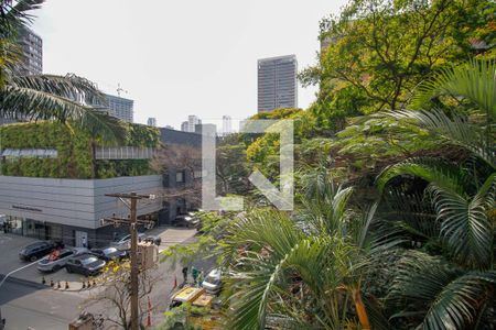 Apartamento à venda com 200m², 3 quartos e 4 vagas Apartamento à venda com 200m², 3 quartos e 4 vagasVista da Suíte 2