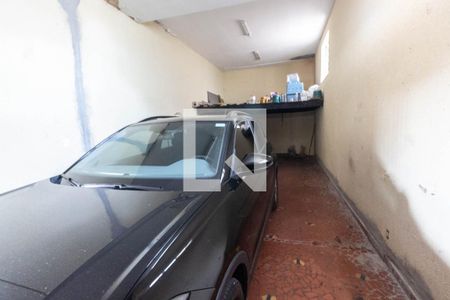 Casa à venda com 250m², 4 quartos e 3 vagas Casa à venda com 250m², 4 quartos e 3 vagasGaragem