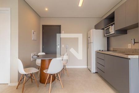 Sala e cozinha de apartamento para alugar com 1 quarto, 42m² em Pinheiros, São Paulo