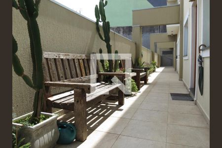 Casa de condomínio à venda com 84m², 3 quartos e 3 vagasCorredor Entrada Apartamentos