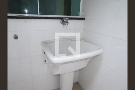 Casa de condomínio à venda com 84m², 3 quartos e 3 vagasLavanderia - Tanque